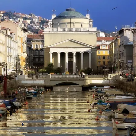 Piazza Unita D'italia - Free Wifi Trieste